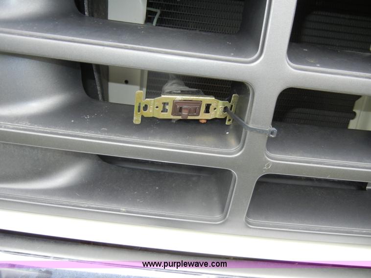 image for item D4139 1994 Ford F450 Super Duty crane truck