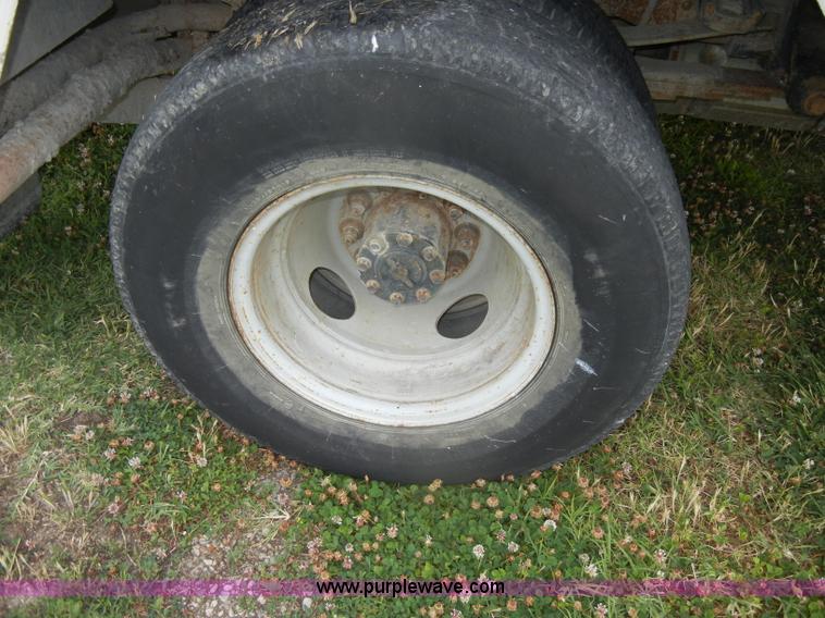 image for item D4139 1994 Ford F450 Super Duty crane truck