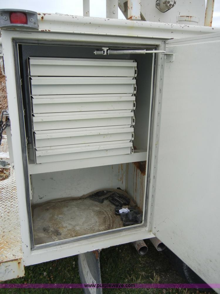 image for item D4139 1994 Ford F450 Super Duty crane truck