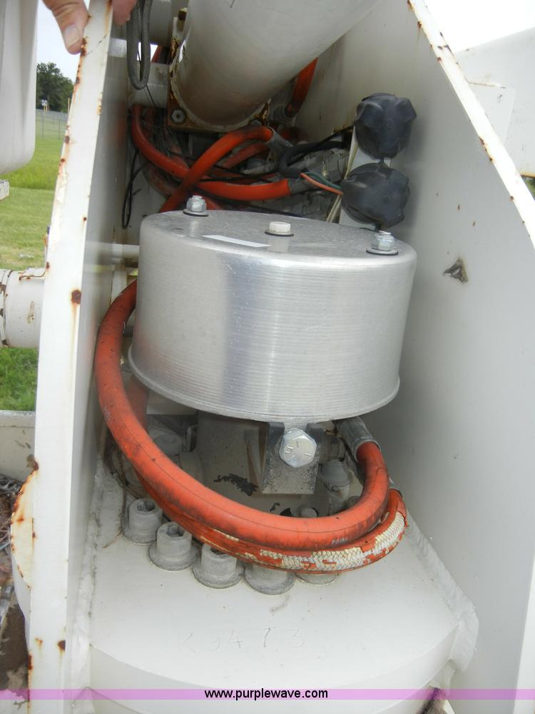 image for item D4139 1994 Ford F450 Super Duty crane truck