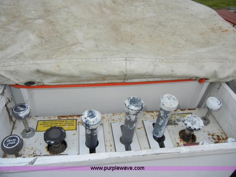 image for item D4139 1994 Ford F450 Super Duty crane truck