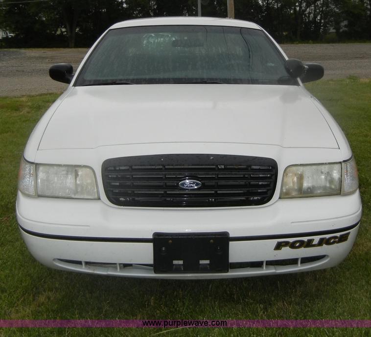 image for item D4140 2000 Ford Crown Victoria Police Interceptor