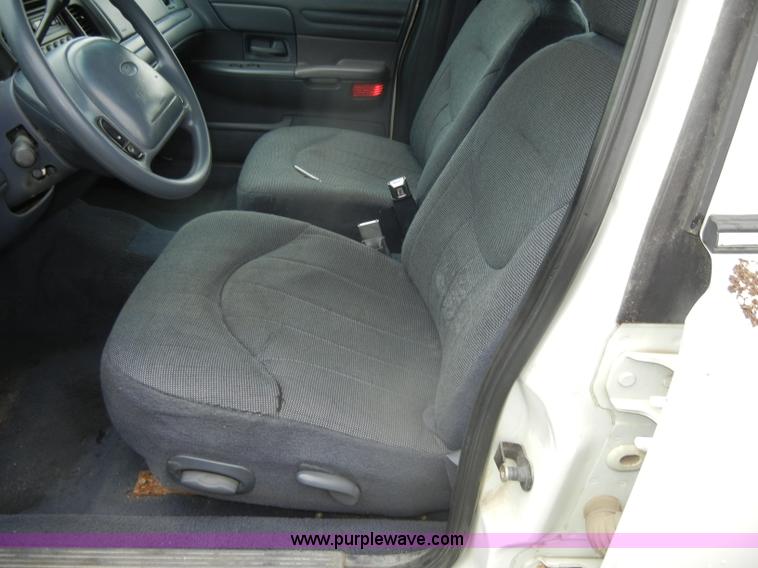 image for item D4140 2000 Ford Crown Victoria Police Interceptor