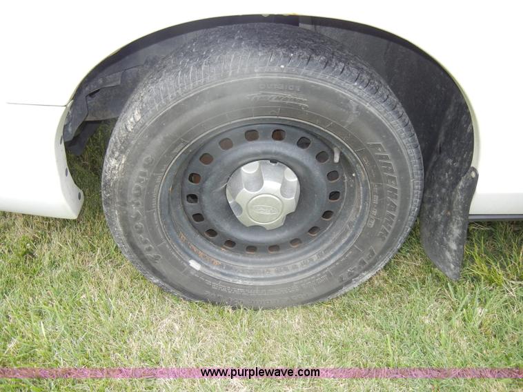 image for item D4140 2000 Ford Crown Victoria Police Interceptor