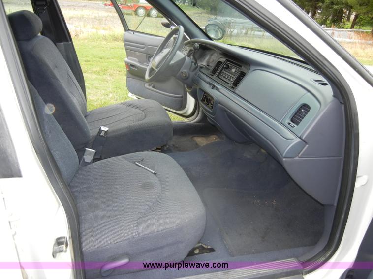 image for item D4140 2000 Ford Crown Victoria Police Interceptor