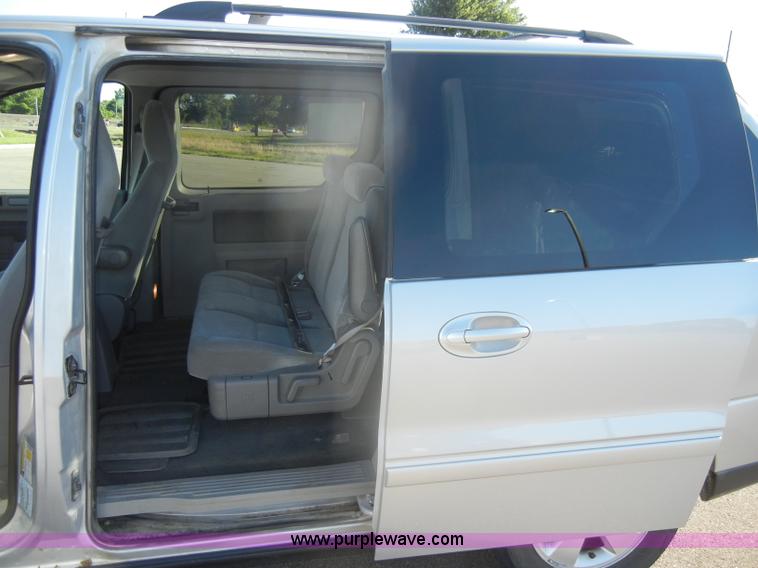 image for item D4154 2007 Ford Freestar SE mini van