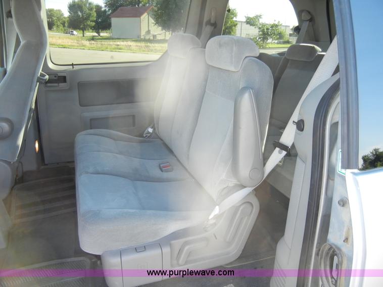image for item D4154 2007 Ford Freestar SE mini van