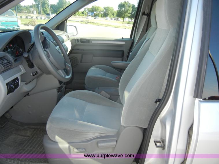 image for item D4154 2007 Ford Freestar SE mini van