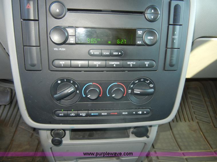 image for item D4154 2007 Ford Freestar SE mini van
