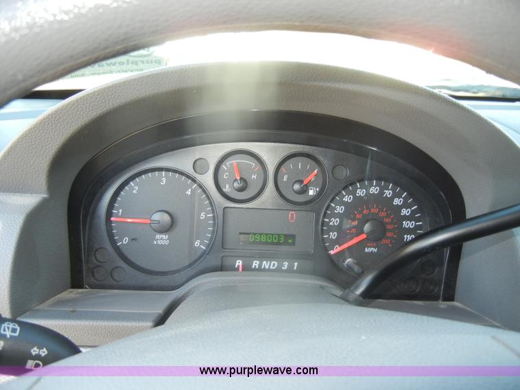 image for item D4154 2007 Ford Freestar SE mini van