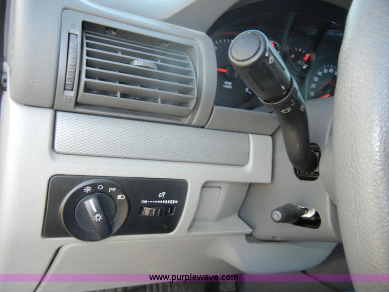 image for item D4154 2007 Ford Freestar SE mini van