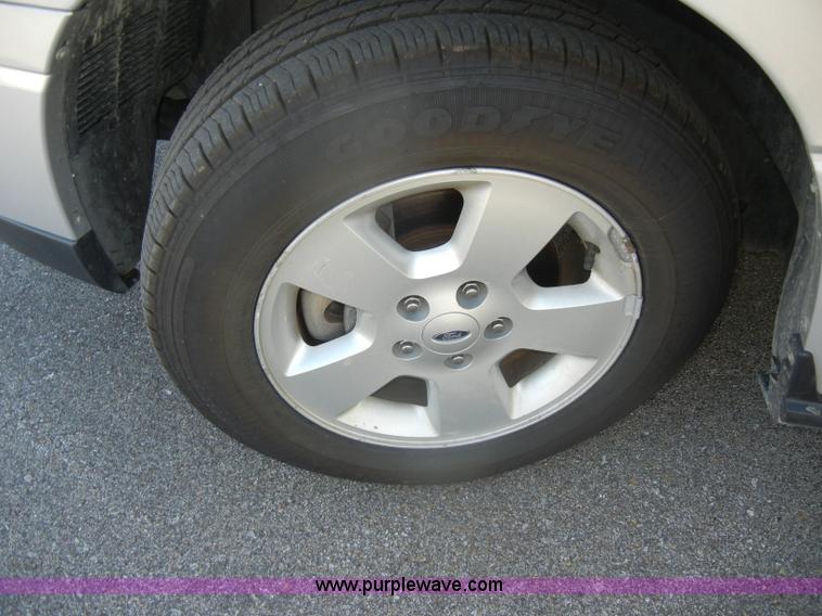 image for item D4154 2007 Ford Freestar SE mini van