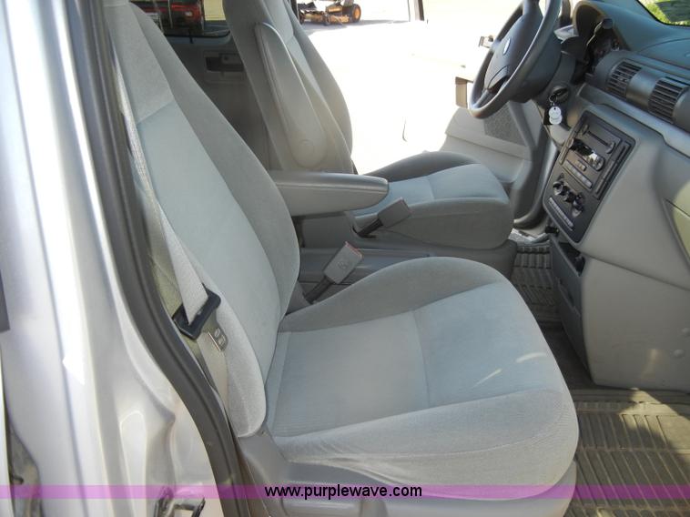 image for item D4154 2007 Ford Freestar SE mini van
