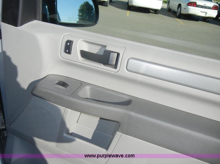 image for item D4154 2007 Ford Freestar SE mini van