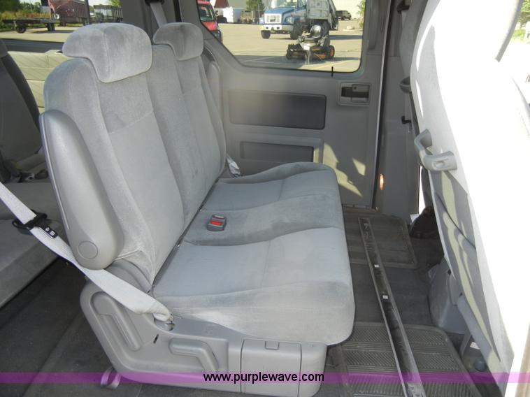 image for item D4154 2007 Ford Freestar SE mini van