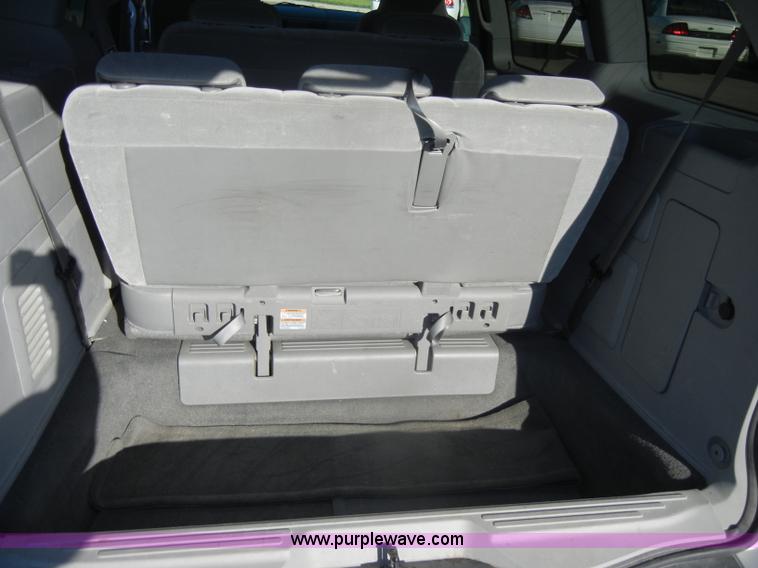 image for item D4154 2007 Ford Freestar SE mini van