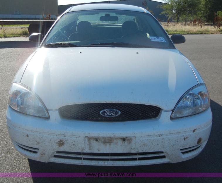 image for item D4155 2006 Ford Taurus SE