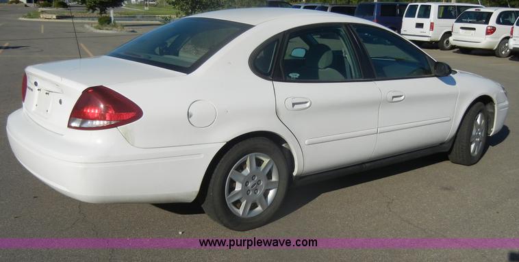 image for item D4155 2006 Ford Taurus SE