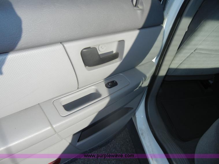 image for item D4155 2006 Ford Taurus SE