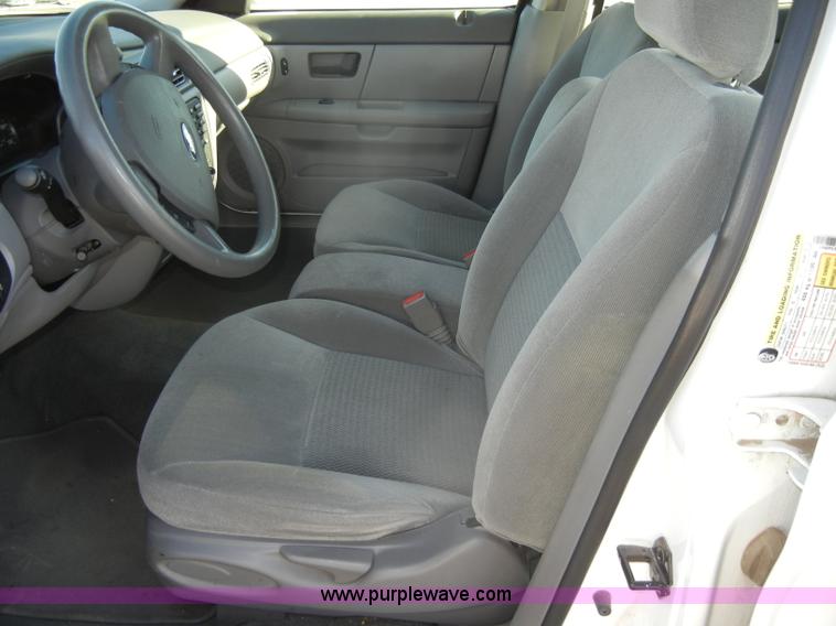 image for item D4155 2006 Ford Taurus SE