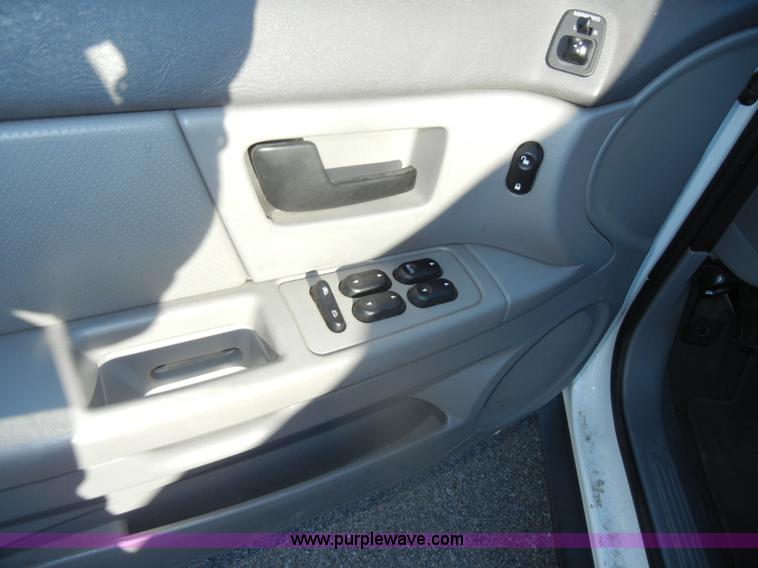 image for item D4155 2006 Ford Taurus SE