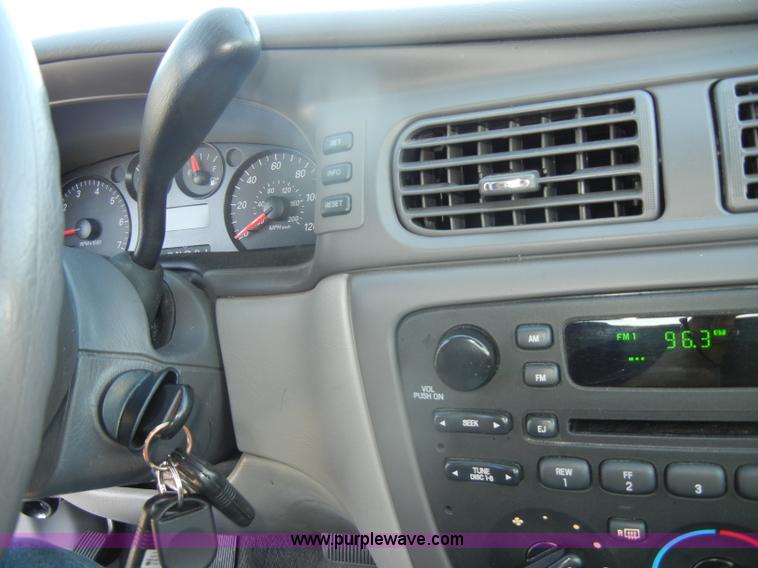image for item D4155 2006 Ford Taurus SE
