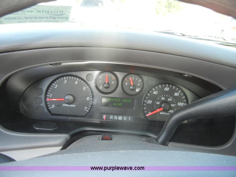 image for item D4155 2006 Ford Taurus SE