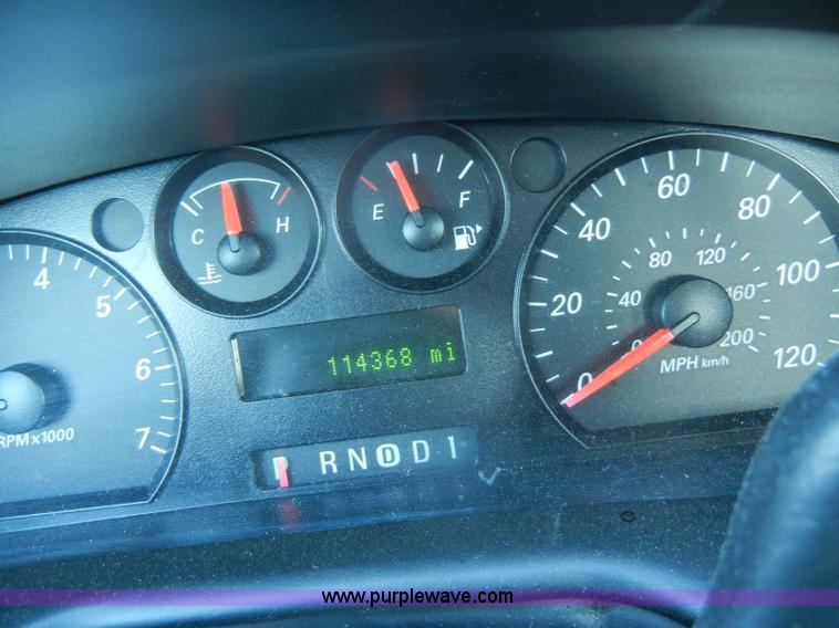 image for item D4155 2006 Ford Taurus SE