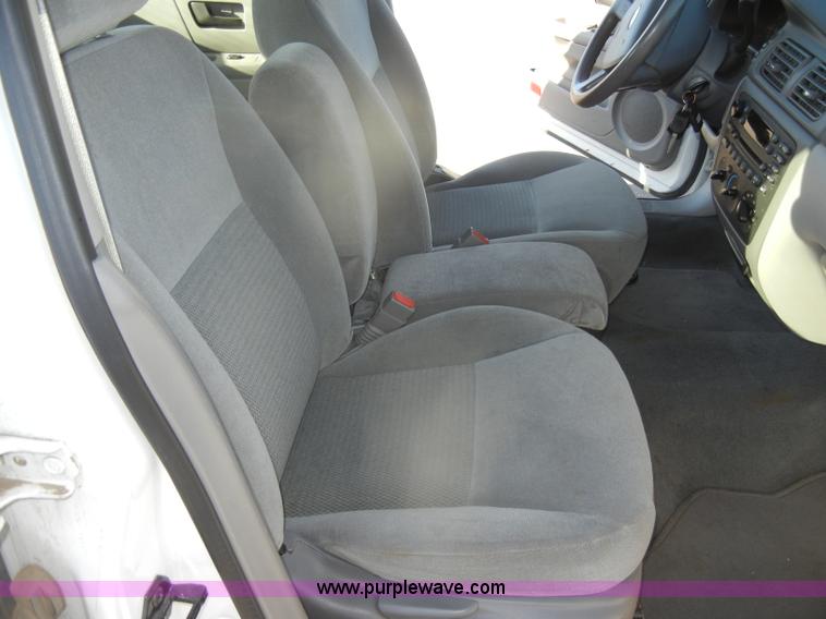 image for item D4155 2006 Ford Taurus SE