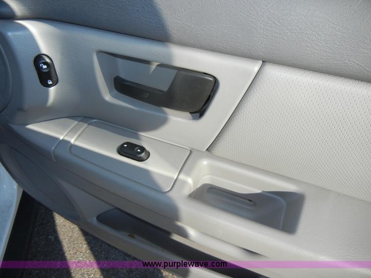 image for item D4155 2006 Ford Taurus SE