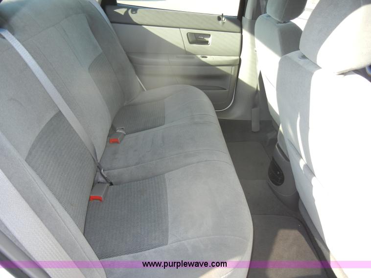 image for item D4155 2006 Ford Taurus SE