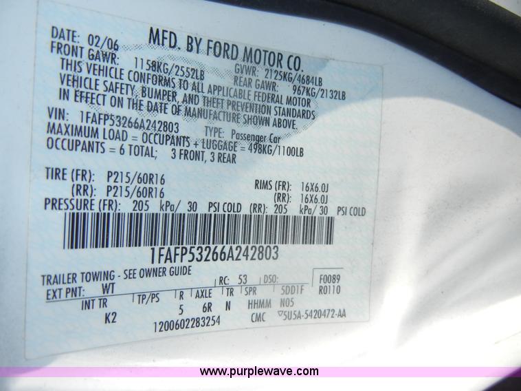 image for item D4155 2006 Ford Taurus SE