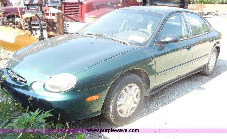 image for item D4158 1999 Ford Taurus LX