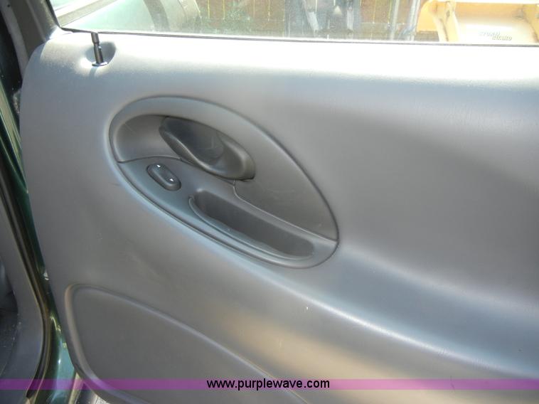 image for item D4158 1999 Ford Taurus LX