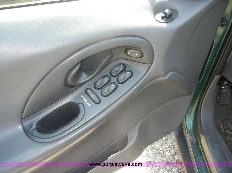 image for item D4158 1999 Ford Taurus LX