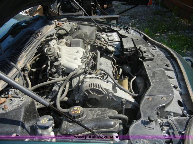 image for item D4158 1999 Ford Taurus LX