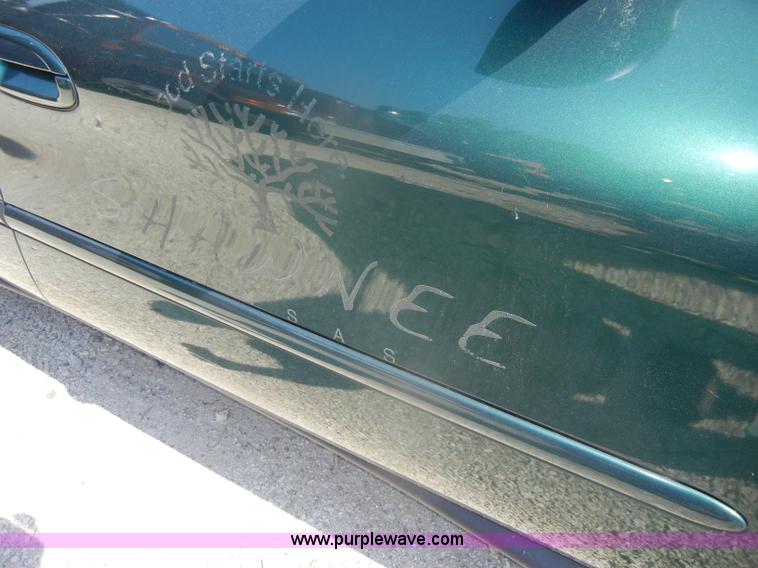 image for item D4158 1999 Ford Taurus LX