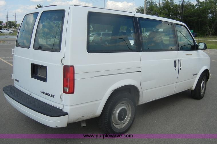 image for item D4249 1998 Chevrolet Astro van