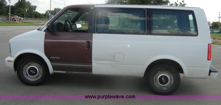 image for item D4249 1998 Chevrolet Astro van