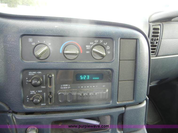 image for item D4249 1998 Chevrolet Astro van