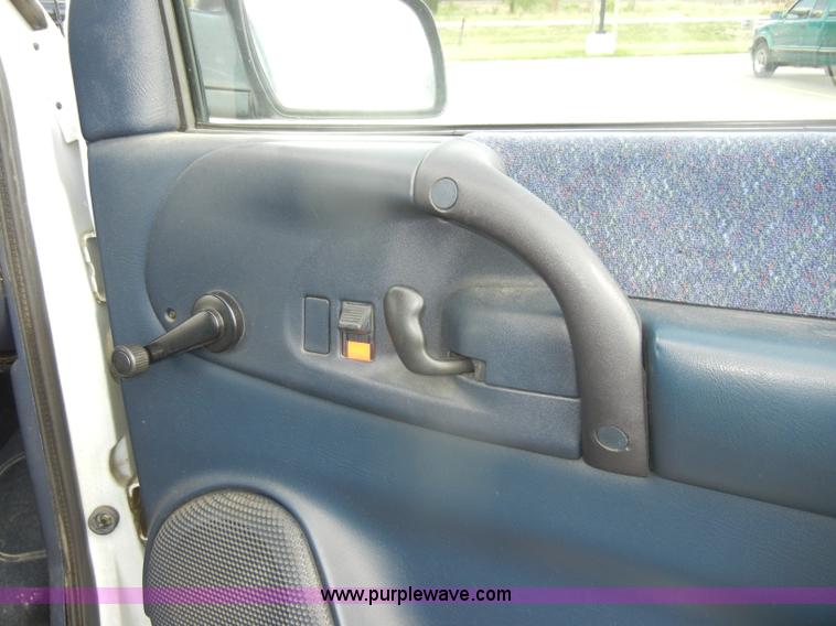 image for item D4249 1998 Chevrolet Astro van