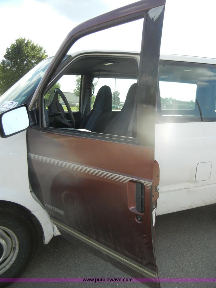 image for item D4249 1998 Chevrolet Astro van