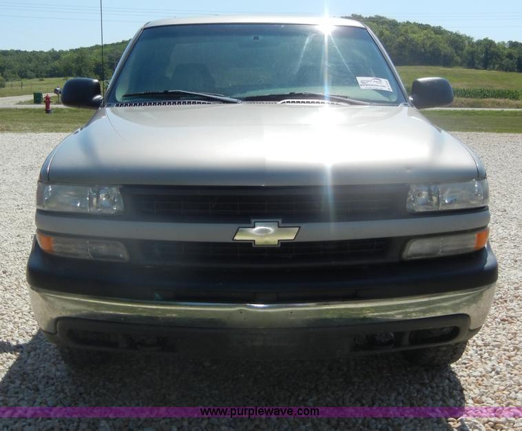 image for item D4252 2001 Chevrolet Silverado K1500 extended cab pickup truck