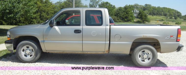 image for item D4252 2001 Chevrolet Silverado K1500 extended cab pickup truck