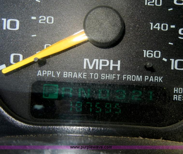 image for item D4252 2001 Chevrolet Silverado K1500 extended cab pickup truck