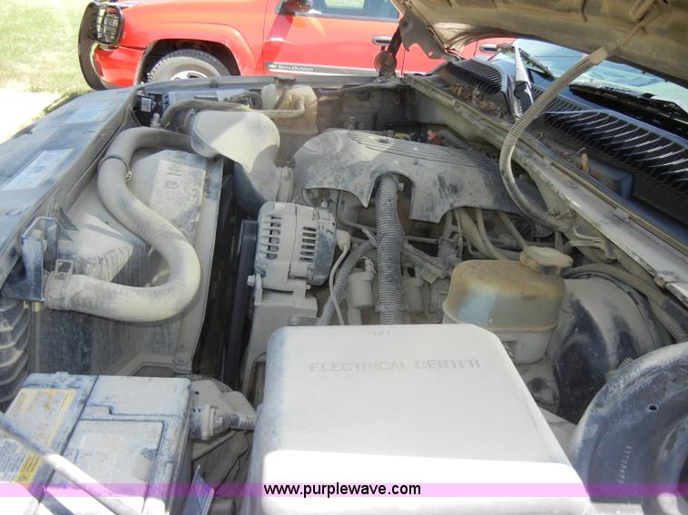 image for item D4252 2001 Chevrolet Silverado K1500 extended cab pickup truck