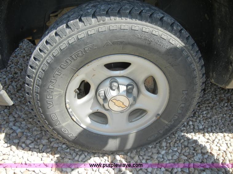 image for item D4252 2001 Chevrolet Silverado K1500 extended cab pickup truck