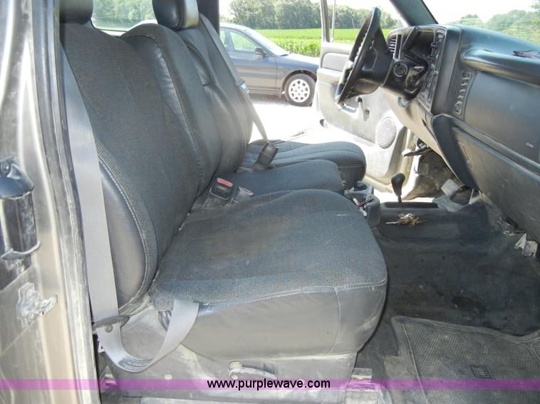 image for item D4252 2001 Chevrolet Silverado K1500 extended cab pickup truck