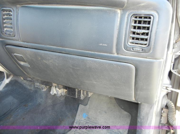 image for item D4252 2001 Chevrolet Silverado K1500 extended cab pickup truck