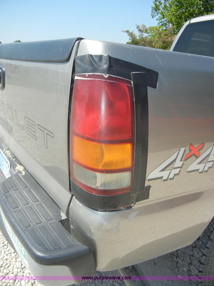 image for item D4252 2001 Chevrolet Silverado K1500 extended cab pickup truck